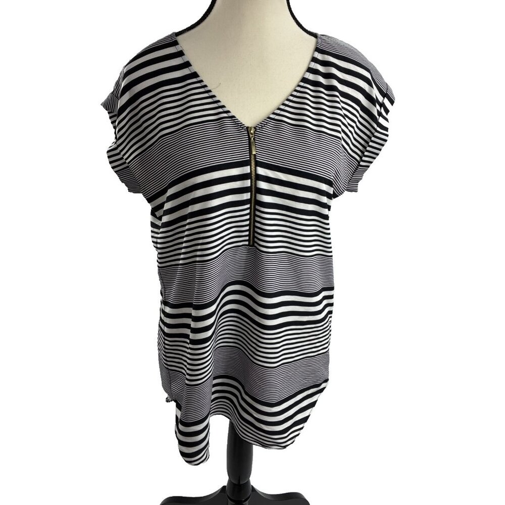 Express Top Womens M Black White Striped Short Sleeve Zip Front Blouse